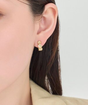  【金属アレルギー対応】マーガレットフラワーフープピアス　ゴールド