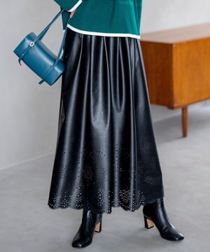  【洗える】フェイクレザーパンチング フレアスカート