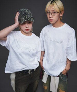  【ユニセックス着用ITEM】ラインストーングラフィックT（SS）