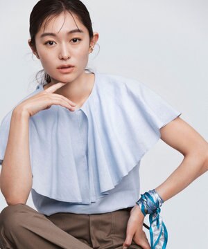  【洗える】リネンレーヨン　ラッフルカラーブラウス