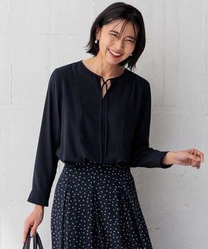  【洗える】バックサテンアムンゼン ブザムディテール ブラウス