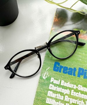  【ユニセックス着用ITEM】セルフレームクリアレンズアイウェア