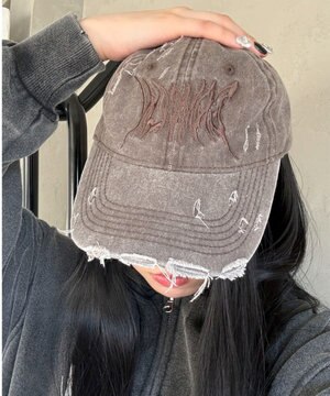  トライバルロゴダメージピグメントキャップ