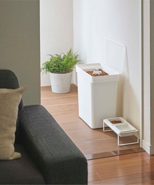  密閉ペットフードストッカー タワー 12kg 計量カップ付 ホワイト