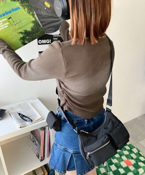  ポーチ付きランダムポケットデザインショルダー