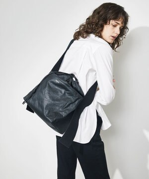 ペーパーレザー　メッセンジャーバッグ