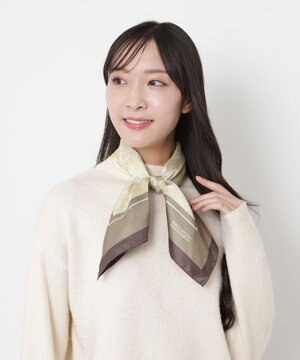  MACKINTOSH PHILOSOPHY(マッキントッシュ フィロソフィー）シルクスカーフ ボタニカル 68×68㎝ 日本製