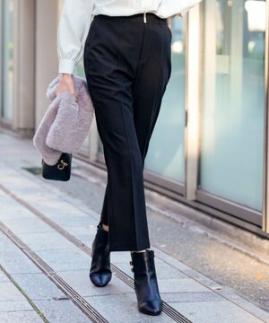  褒めらレディストレッチ セミフレア テーパードパンツ