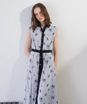  ストライプ柄フラワー刺繍ワンピース