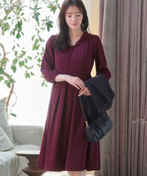  【洗える】ロールVネックワンピース