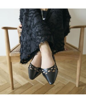  <carino>レーザーカットフラットパンプス