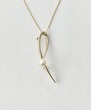  2wayスタイリッシュクロスカーブパールブローチネックレス　ゴールド