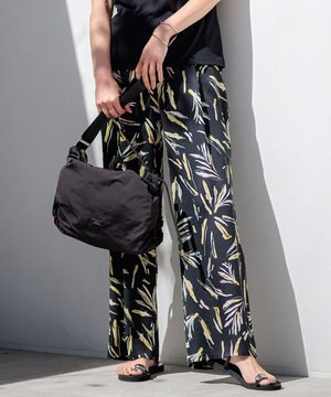  【洗える】スリークボタニカルプリント ドロスト パンツ