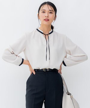  【洗える】バックサテンアムンゼン リボン付き スキッパー ブラウス