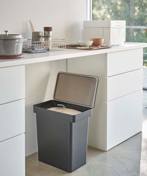  密閉米びつ タワー 20kg 計量カップ付 ブラック