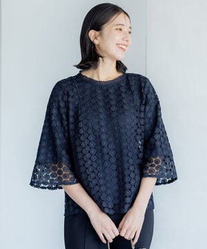  【WEB限定】フラワーレース袖フレア ブラウス