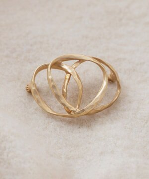  スリーストランドブローチ