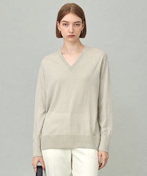  【洗える】コンパクトファインウール Vネックニット