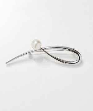  スタイリッシュクロスカーブパールブローチ　シルバー