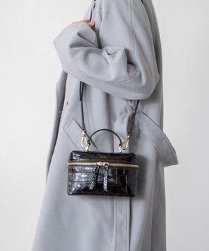  【CHRISTIAN VILLA】ボックスシルエットミニハンドバッグ