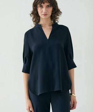  【ご好評につき追加生産決定・洗える】FLEUR / スタンドカラープルオーバーブラウス