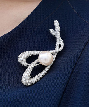  ハートモチーフブローチ