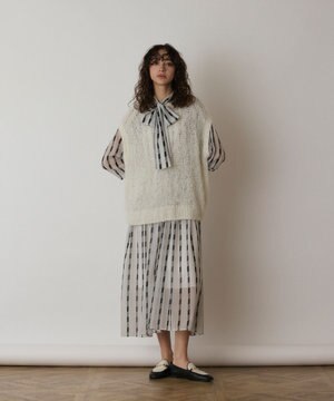 フィルムヤーンニットベスト