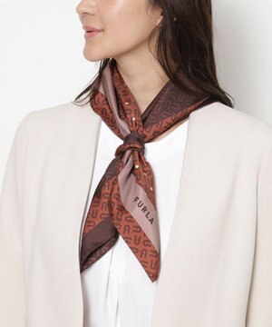  FURLA(フルラ)シルクツイル アーチロゴ スカーフ 65cm×65cm