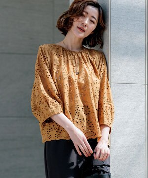  【先行予約/見上愛さん着用】カットワークエンブロイダリー 2WAYブラウス
