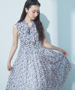 【美人百花掲載】【消臭】FLOWER PETALS CARPET ドレス