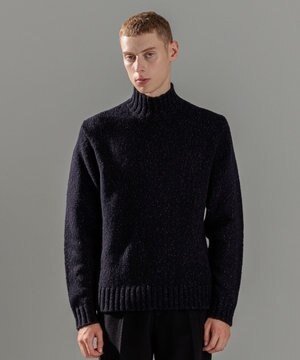  マルチノット　ハイネックニット