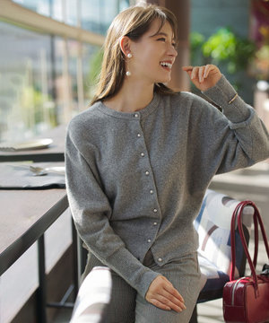 【前後着用 可能】ふわふわニット 2WAY パールボタンカーディガン