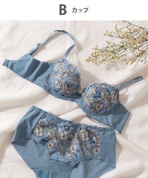  【重力に負けないバストケアBra】気軽にバストケア　背中すっきり　ウイング／ワコール　KB2408