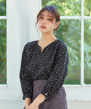 【洗える】柄プリントブラウス