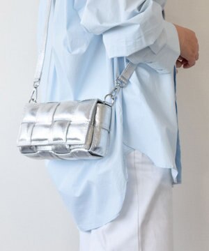  【ANDREA CARDONE】イントレチャートレザーショルダーバッグ