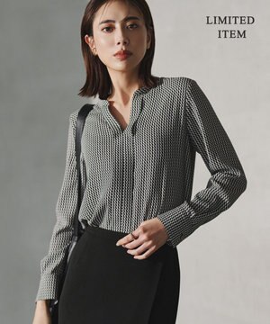  【新色追加・WEB限定】BackSatinAmunzen キーネックブラウス