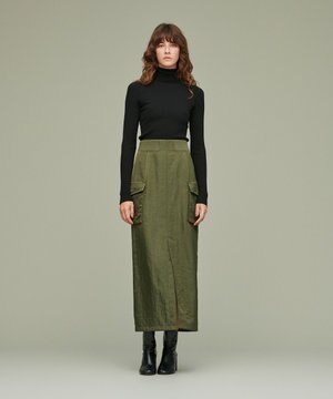 【uncrave WHITE】グロッシーパディング スカート