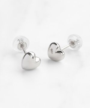  【WEB限定】WITH HEART PIERCED EARRINGS プラチナ ピアス