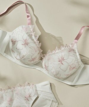  小さく見せるブラ　ミニマイザーブラ　レース