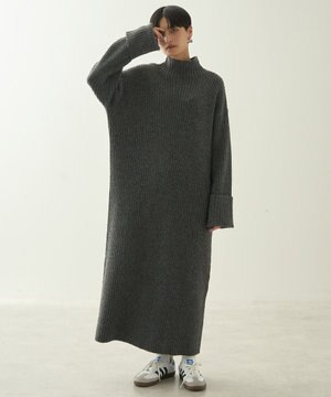  モックネックニットワンピース
