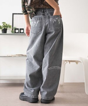  刺繍ロゴバレルレッグパンツ