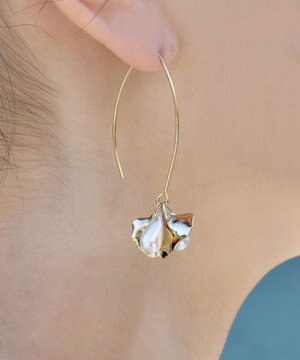  花弁ロングピアス