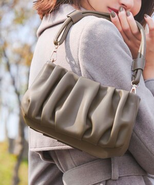  【安田美沙子さん着用・2WAY】ギャザーワンハンドルバッグ