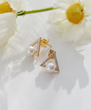 【金属アレルギー対応】トライアングルパールピアス