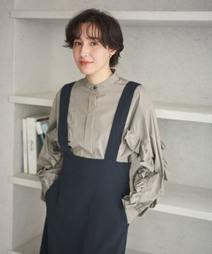  【シワになりにくい/洗濯機可能】ラウンドフリルバンドカラーシャツ