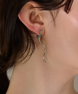 【痛くないシリーズ・金属アレルギー対応】グロスカーブソフトイヤリング　シルバー
