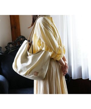 【軽量 / A4サイズ対応 / 肩に掛けやすい】トート大 / REGALO