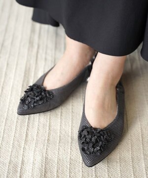 【本革・高反発】Floral decoration ポインテッドトゥ パンプス