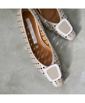  <MODE ET JACOMO>バックルモチーフパンチングパンプス