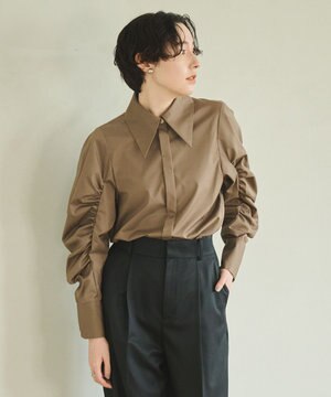  【アイロンいらず】尖り襟ギャザースリーブブラウス